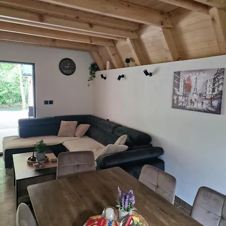 River Zen House Feriehus Sipovo
